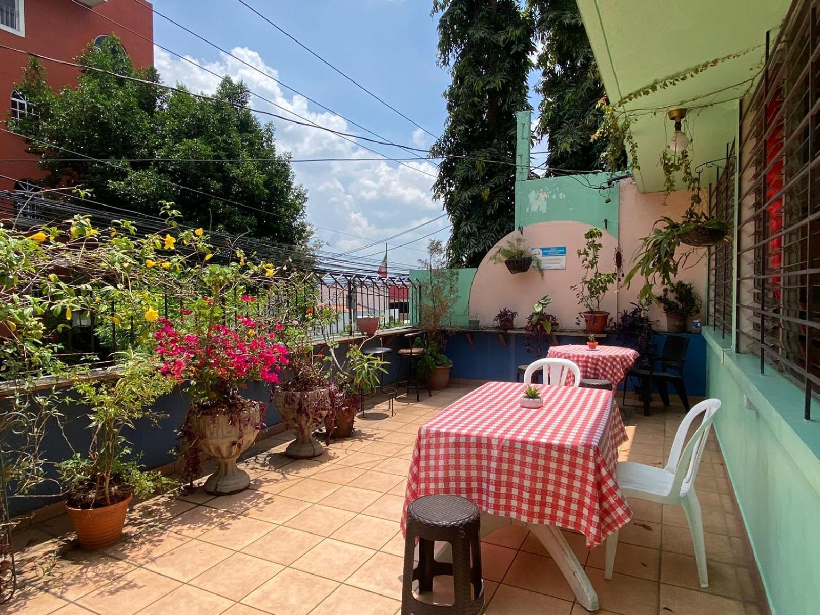 Cumbres Del Volcán Escalón Hostal San Salvador